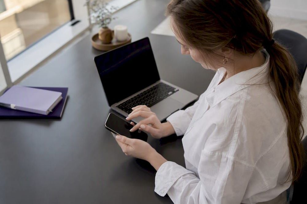 Hands setting up mobile device for user test